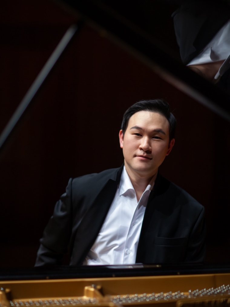 피아노 김재혁 — 경희대 피아노과 실기수석 졸업, 독일 슈투트가르트 국립음대 석사